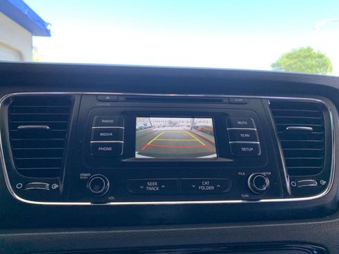 Used 2016 Kia Sedona L FWD image 17
