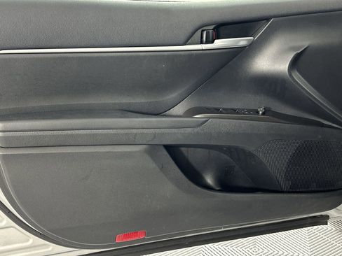 Used 2021 Toyota Camry LE image 29