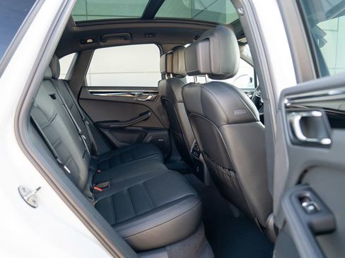 New 2026 Porsche Macan image 25