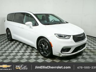 Used 2022 Chrysler Pacifica Touring-L w/ S Appearance Package FWD video 1