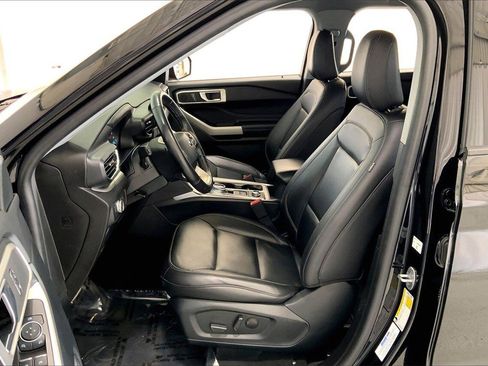 Used 2022 Ford Explorer XLT w/ Equipment Group 202A image 18
