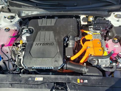 Used 2025 Hyundai Elantra Hybrid FWD image 22