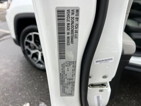 Used 2025 Jeep Compass Limited image 30