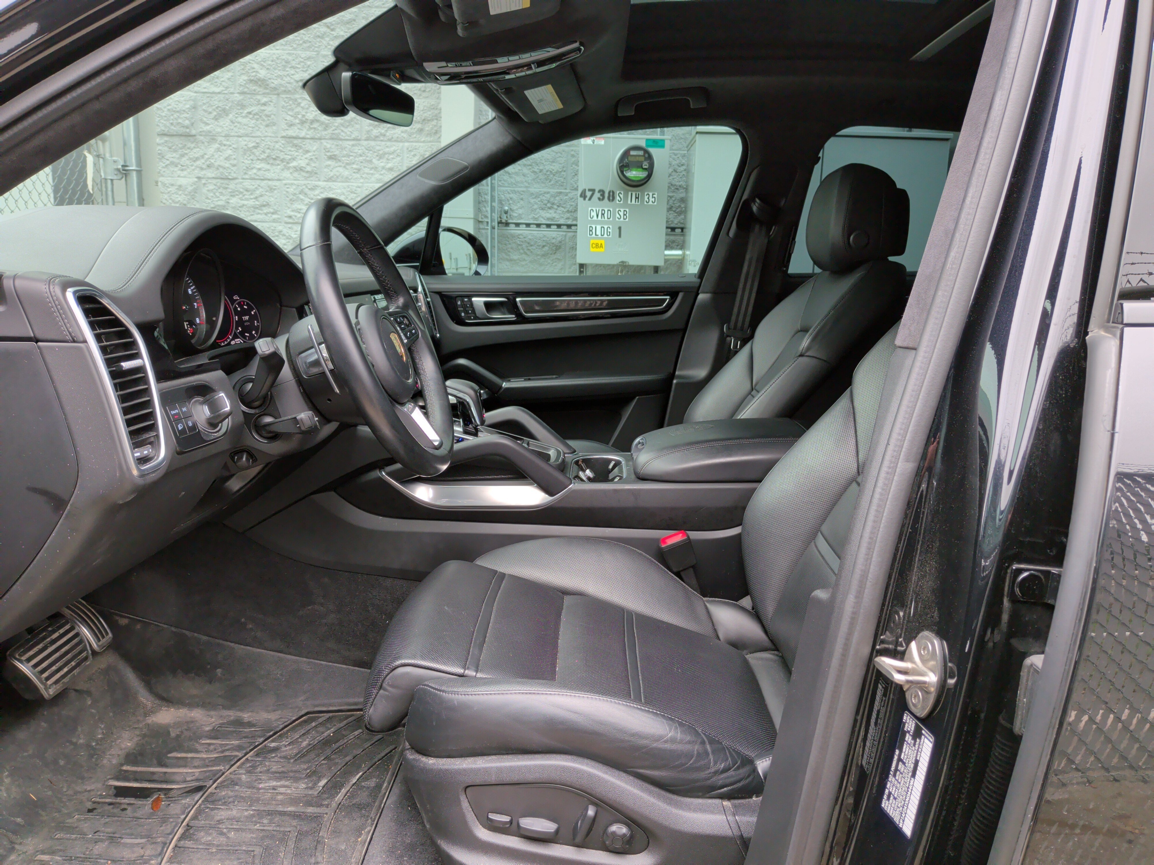 Used 2022 Porsche Cayenne Turbo AWD/4WD image 15