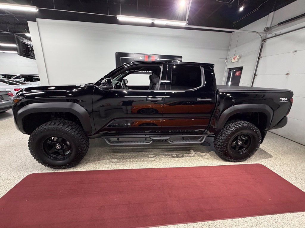 Used 2025 Toyota Tacoma TRD Off-Road AWD/4WD image 24