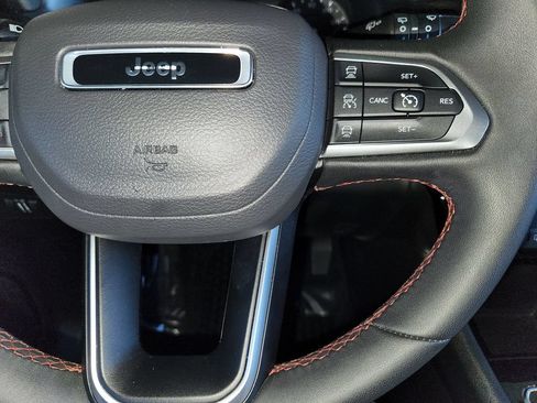 Used 2025 Jeep Compass Trailhawk AWD/4WD image 25