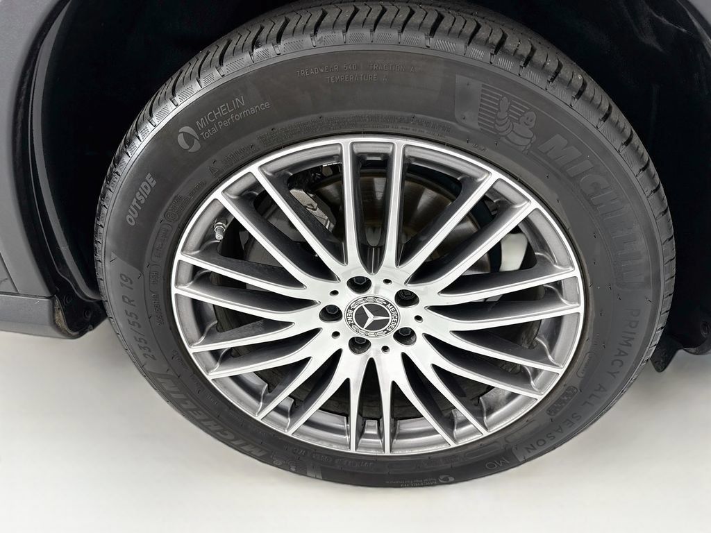 Used 2026 Mercedes-Benz GLC 300 image 30