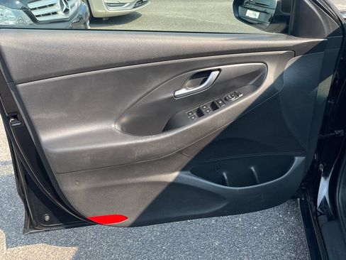 Used 2018 Hyundai Elantra GT FWD image 9