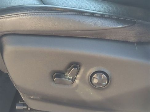 Used 2020 Chrysler Pacifica Touring-L Plus w/ Tire & Wheel Group image 20