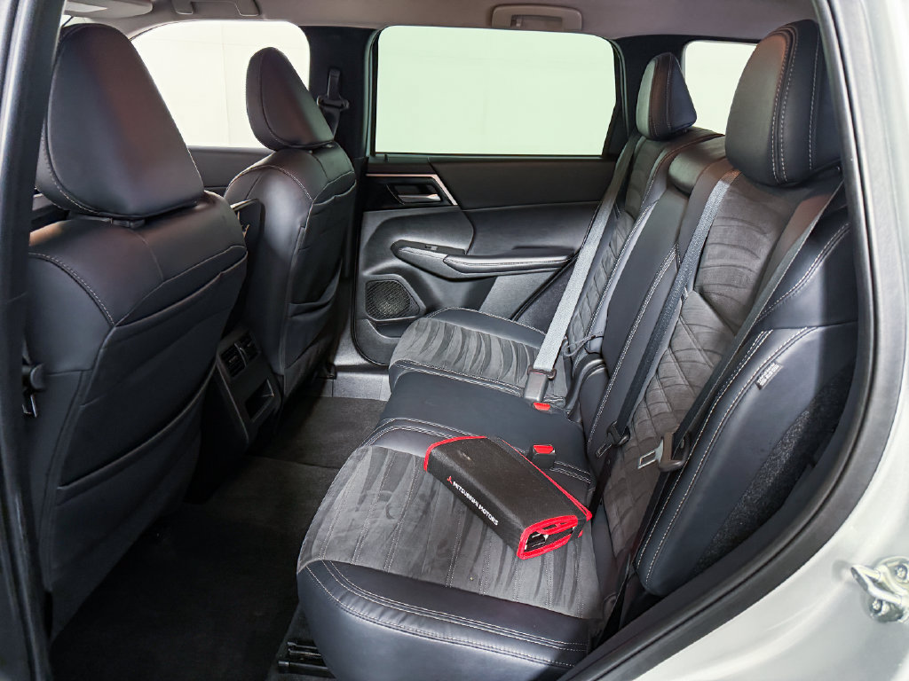 Used 2022 Mitsubishi Outlander SE AWD/4WD image 36