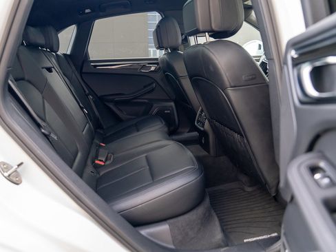 Used 2025 Porsche Macan image 24