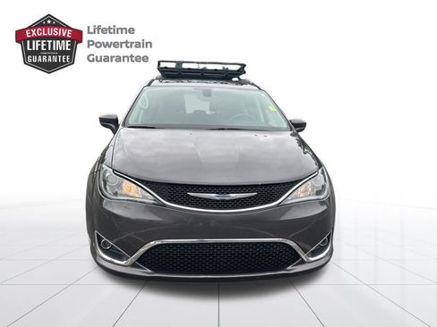 Used 2018 Chrysler Pacifica Touring-L Plus FWD image 8