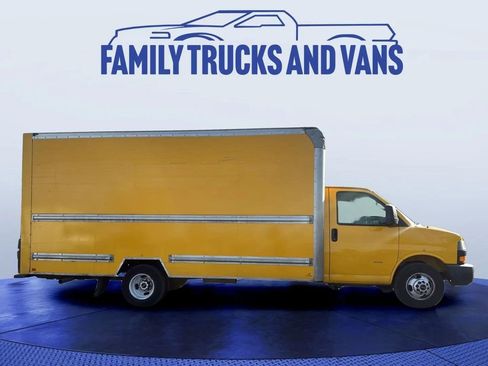 Used 2018 GMC Savana 3500 Extended w/ Driver Convenience Package image 7