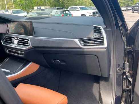 Used 2022 BMW X5 xDrive40i w/ M Sport Package AWD/4WD image 18