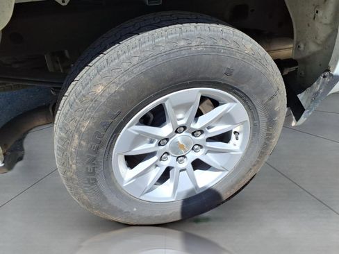 Used 2025 Chevrolet Silverado 1500 LT AWD/4WD image 5