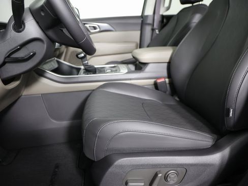 Certified 2026 Kia Carnival LXS image 12