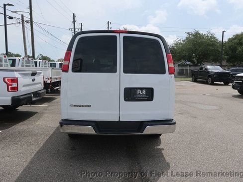 Used 2018 Chevrolet Express 3500 LT w/ LT Preferred Equipment Group RWD image 4