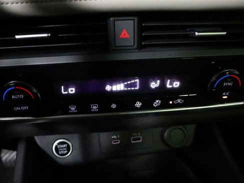 Used 2023 Nissan Rogue SV image 32