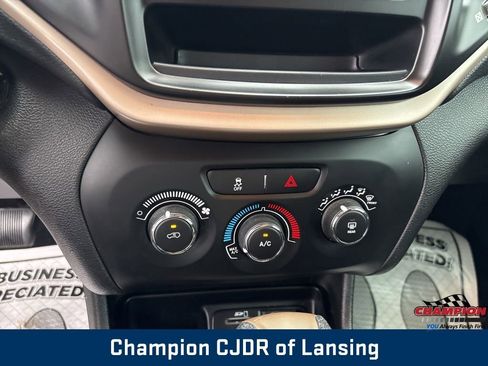 Used 2018 Jeep Cherokee Latitude image 29