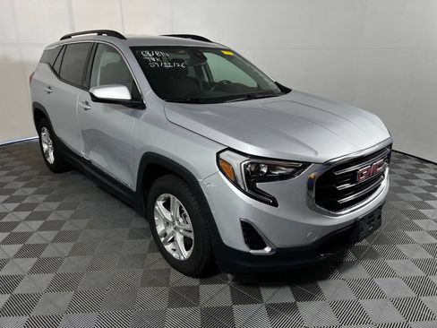 Used 2020 GMC Terrain SLE w/ Driver Convenience Package FWD image 3