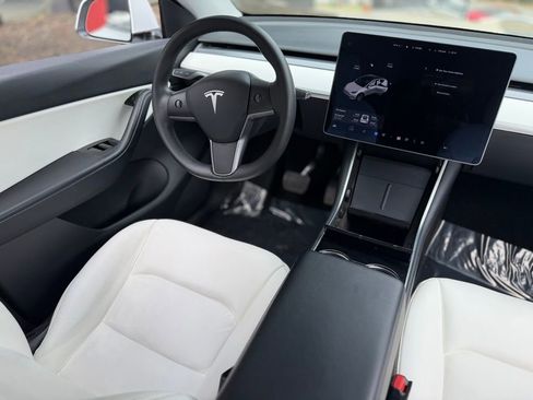 Used 2021 Tesla Model Y Long Range image 41
