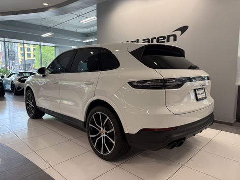 Used 2023 Porsche Cayenne AWD/4WD image 2