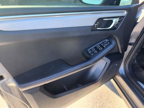 Used 2015 Porsche Macan Turbo AWD/4WD image 11
