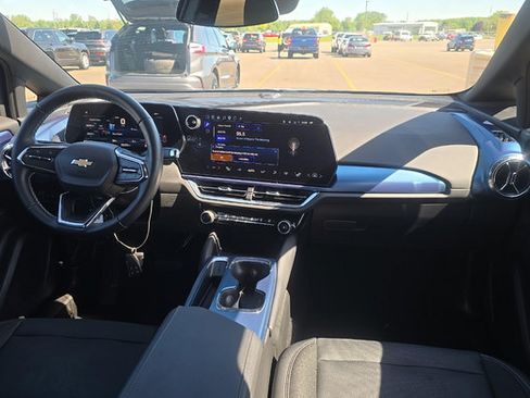 Used 2024 Chevrolet Equinox EV LT FWD image 8
