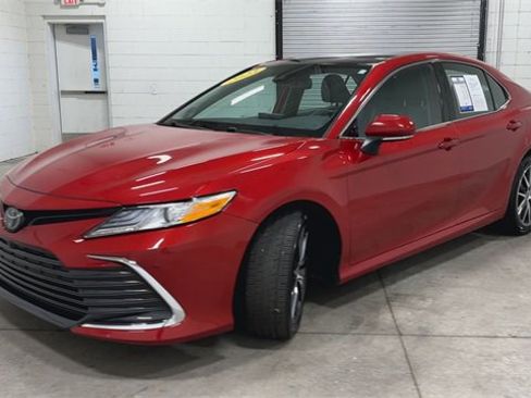 Used 2023 Toyota Camry XLE image 7