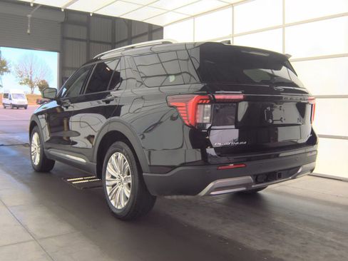 Used 2025 Ford Explorer Platinum w/ LUX Leather Package AWD/4WD image 18