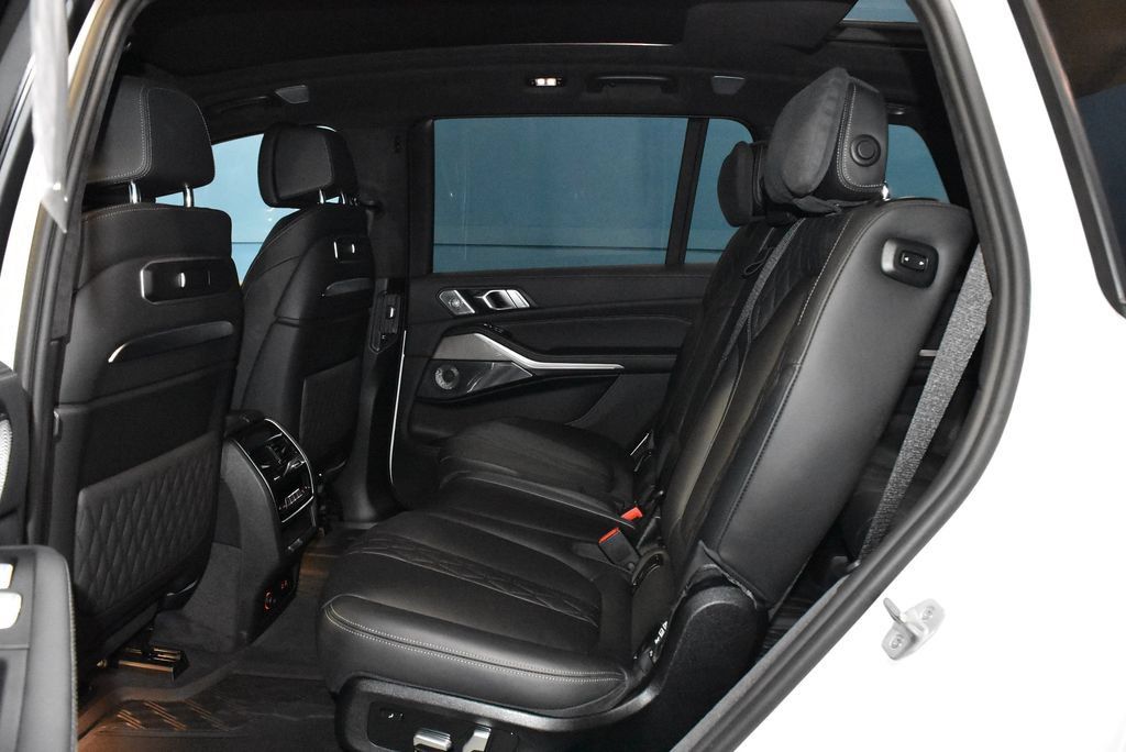 Used 2025 BMW X7 M60i AWD/4WD image 20