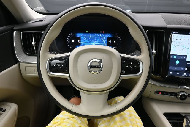 Used 2024 Volvo XC60 B5 Plus w/ Protection Package Premier AWD/4WD image 23