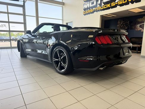 Used 2017 Ford Mustang GT Premium image 4