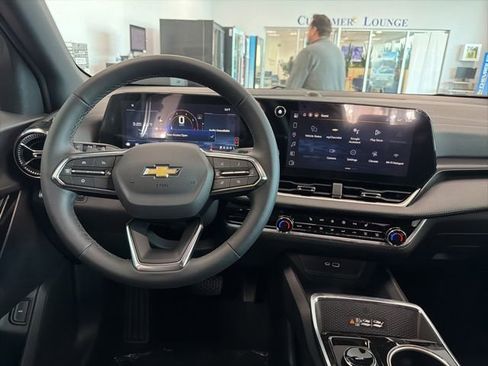 New 2026 Chevrolet Equinox LT w/ Convenience Package II AWD/4WD image 23