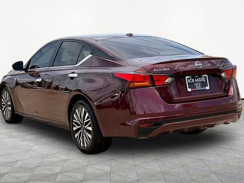 Used 2024 Nissan Altima 2.5 SV FWD image 11