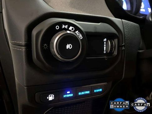 Used 2025 Jeep Wrangler Unlimited Sahara w/ Safety Group image 25