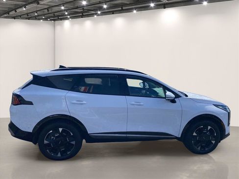 Certified 2026 Kia Sportage SX AWD/4WD image 9