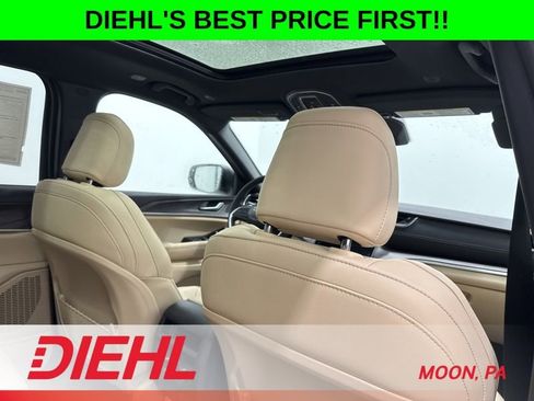 New 2025 Jeep Grand Cherokee Limited w/ Black Appearance Package AWD/4WD image 13