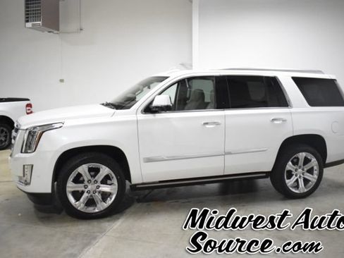 Used 2019 Cadillac Escalade Premium Luxury AWD/4WD image 2