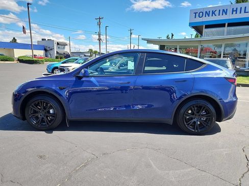 Used 2023 Tesla Model Y Long Range AWD/4WD image 3