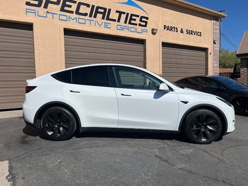 Used 2022 Tesla Model Y Long Range AWD/4WD image 6