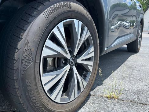 Used 2022 Nissan Rogue SV FWD image 14