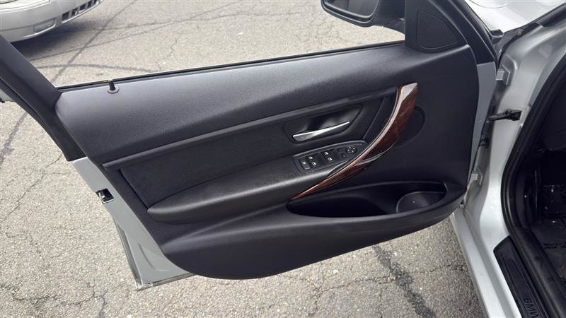 Used 2014 BMW 328i xDrive Sedan AWD/4WD image 6