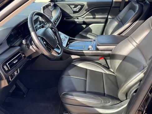 Used 2023 Lincoln Aviator AWD w/ Premium Package image 21