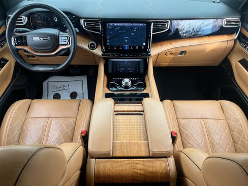 Used 2023 Jeep Grand Wagoneer Series III image 16