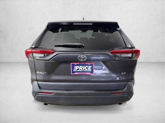 Used 2022 Toyota RAV4 LE FWD image 4