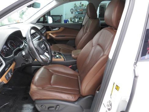 Used 2017 Audi Q7 3.0T Premium Plus w/ Premium Plus Package AWD/4WD image 13