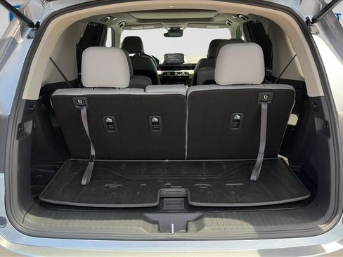Certified 2025 Honda Pilot Touring image 11