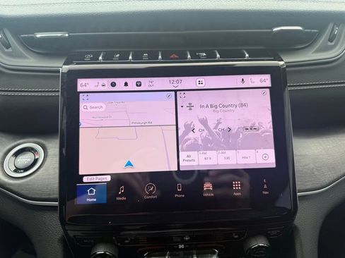 Used 2025 Jeep Grand Cherokee Limited w/ Trailer Tow Package image 13