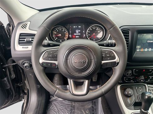 Used 2021 Jeep Compass Latitude image 11